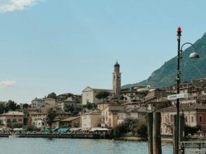 8 Best Southern Lake Towns To Live Year-Round in 2026
