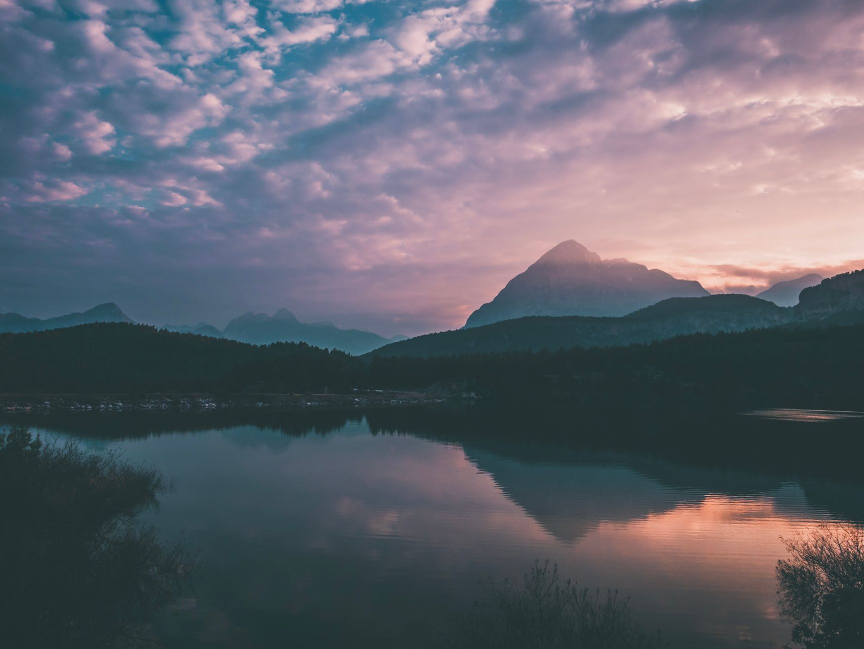 Ambient soundscape apps for focus and calm