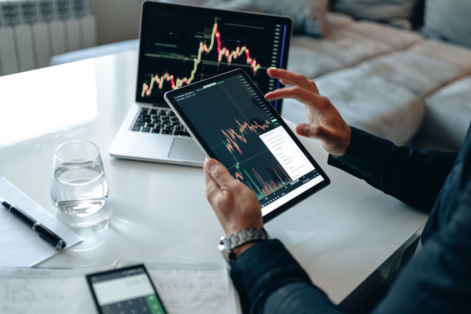 Asian Tech Stocks Slide as AI Rally Loses Momentum