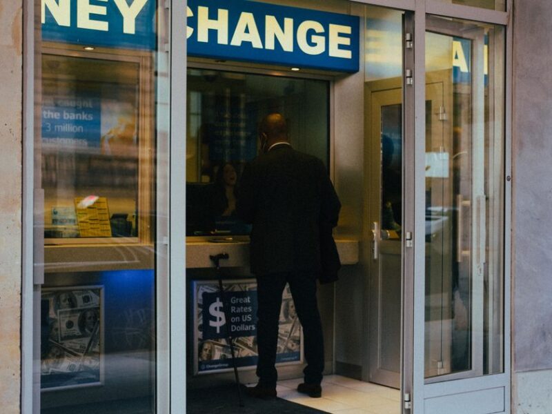 Bank of Canada Holds Rate at 2.25% as Economy Slows