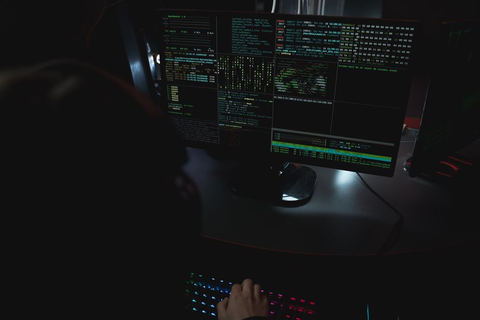 Cybersecurity command center with government analysts