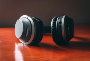 headphones-wireless-noise-cancelling-music-1