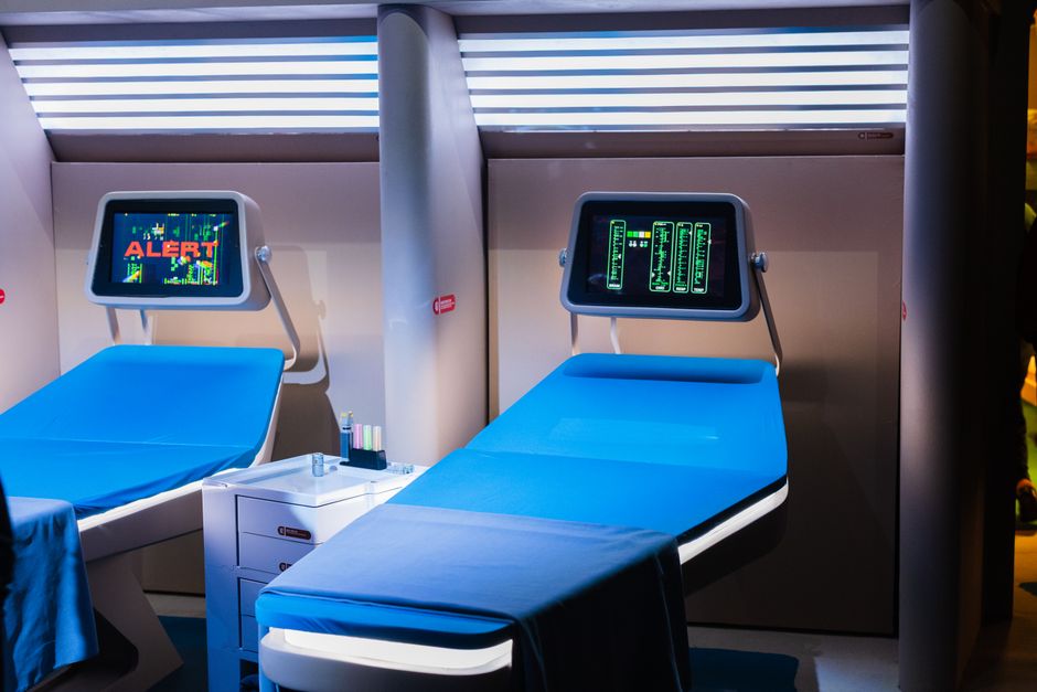 Futuristic hospital room with AI and digital health technology