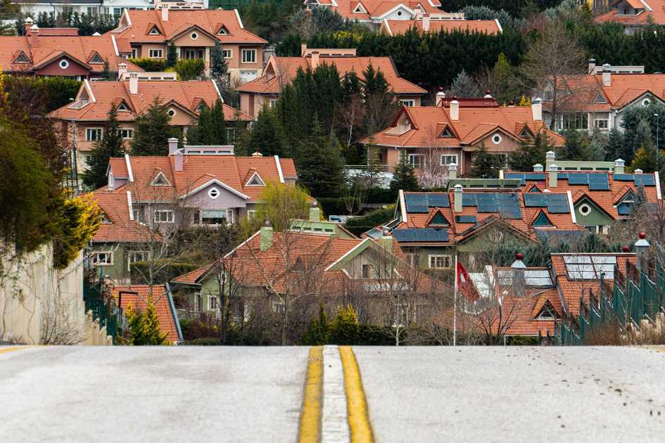 Housing Market Mid-2026: Mortgage Rates Drop to 5.8% - Is Now the Time to Buy?