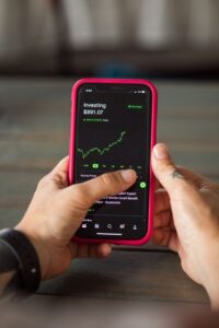 Best Real Estate Investing Apps 2026: Compare Fundrise, Arrived, RealtyMogul