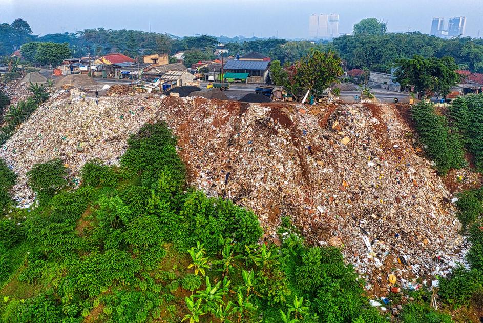 Indonesia Waste Crisis Deepens as Landfills Near Capacity in Major Cities