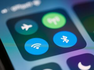 ios-27-features-liquid-glass-ui-and-apple-intellig