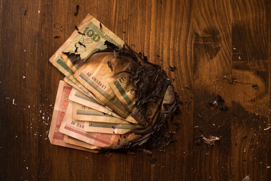 Iran's Currency Collapsed After February Strikes, Triggering Widespread Economic Protests