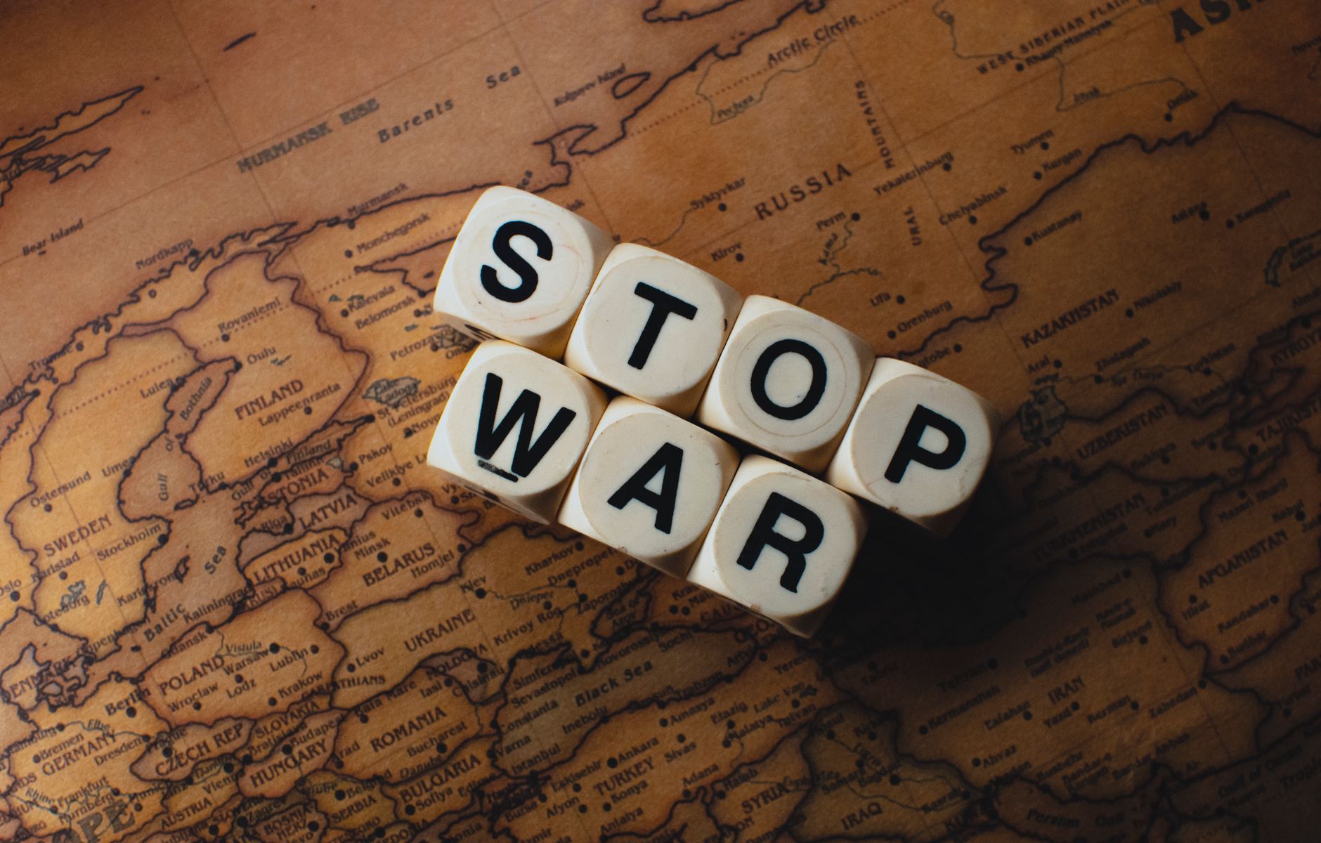 Bigger picture US Iran policy negotiations war powers