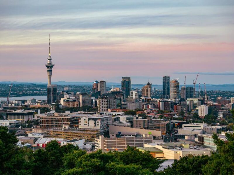 New Zealand Economy Faces Headwinds in 2026 as High Interest Rates Weigh on Housing and Growth