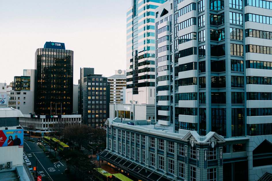 New Zealand's Economic Tightrope: Balancing Inflation and