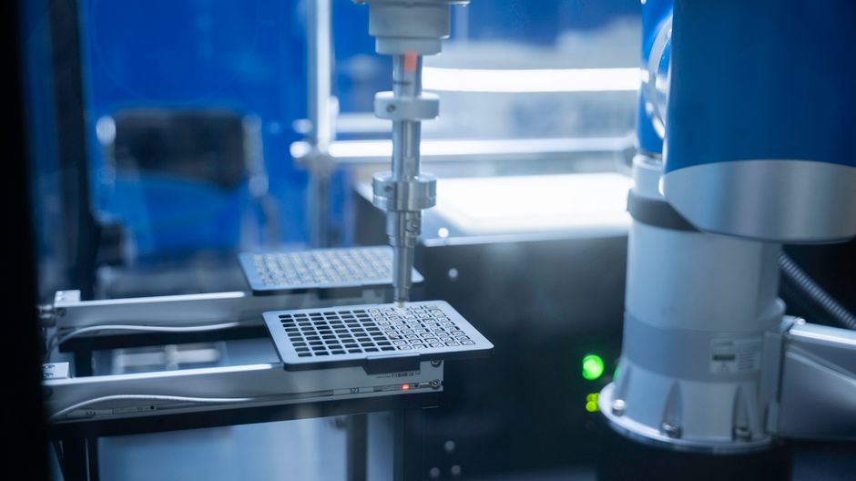Advanced robotics machines working in a factory setting