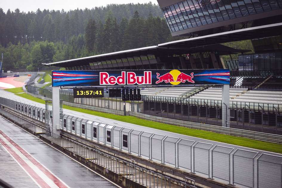 Russell Claims Controversial Austrian GP Pole After Verstappen