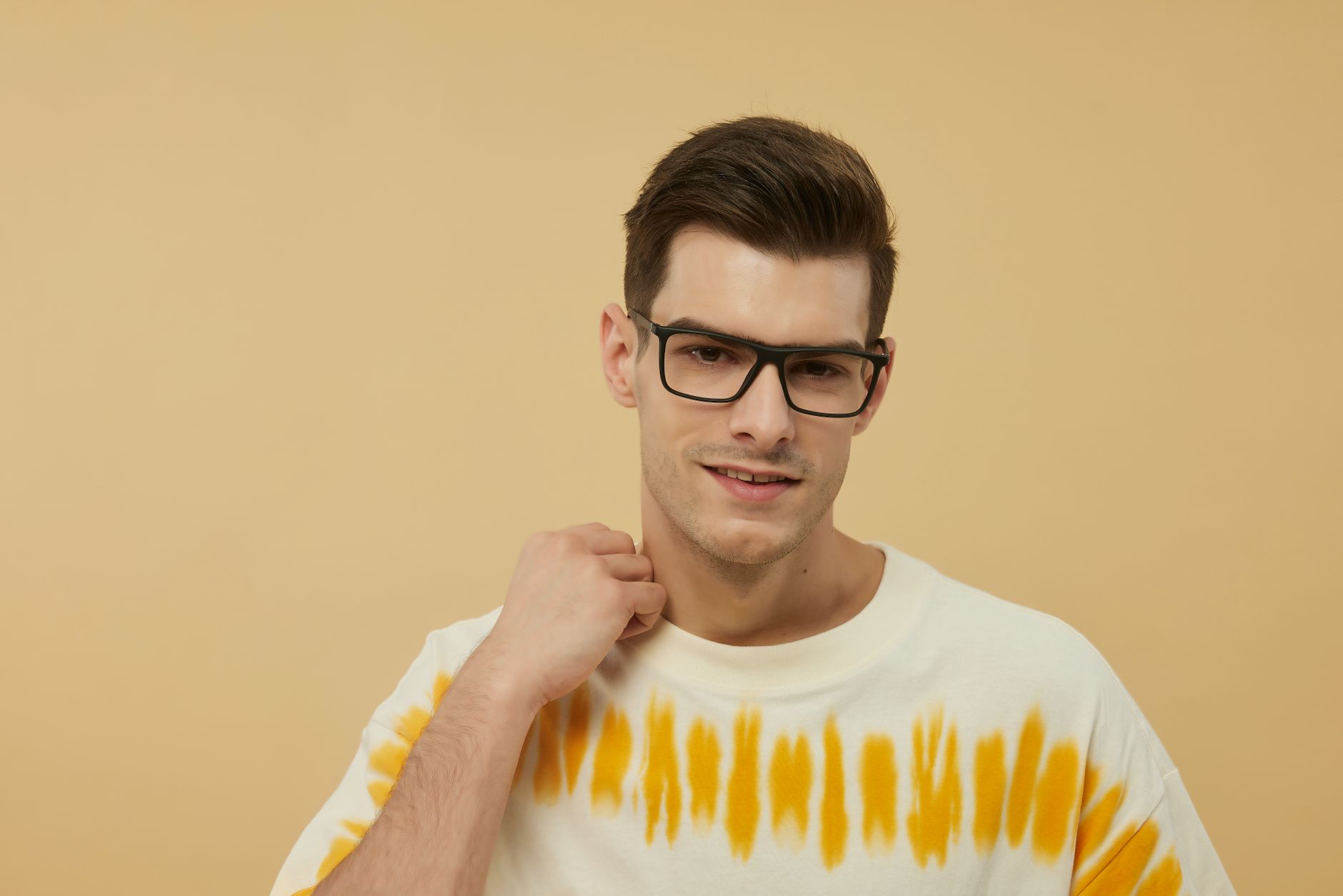 Lightweight smart glasses wearable design for daily use