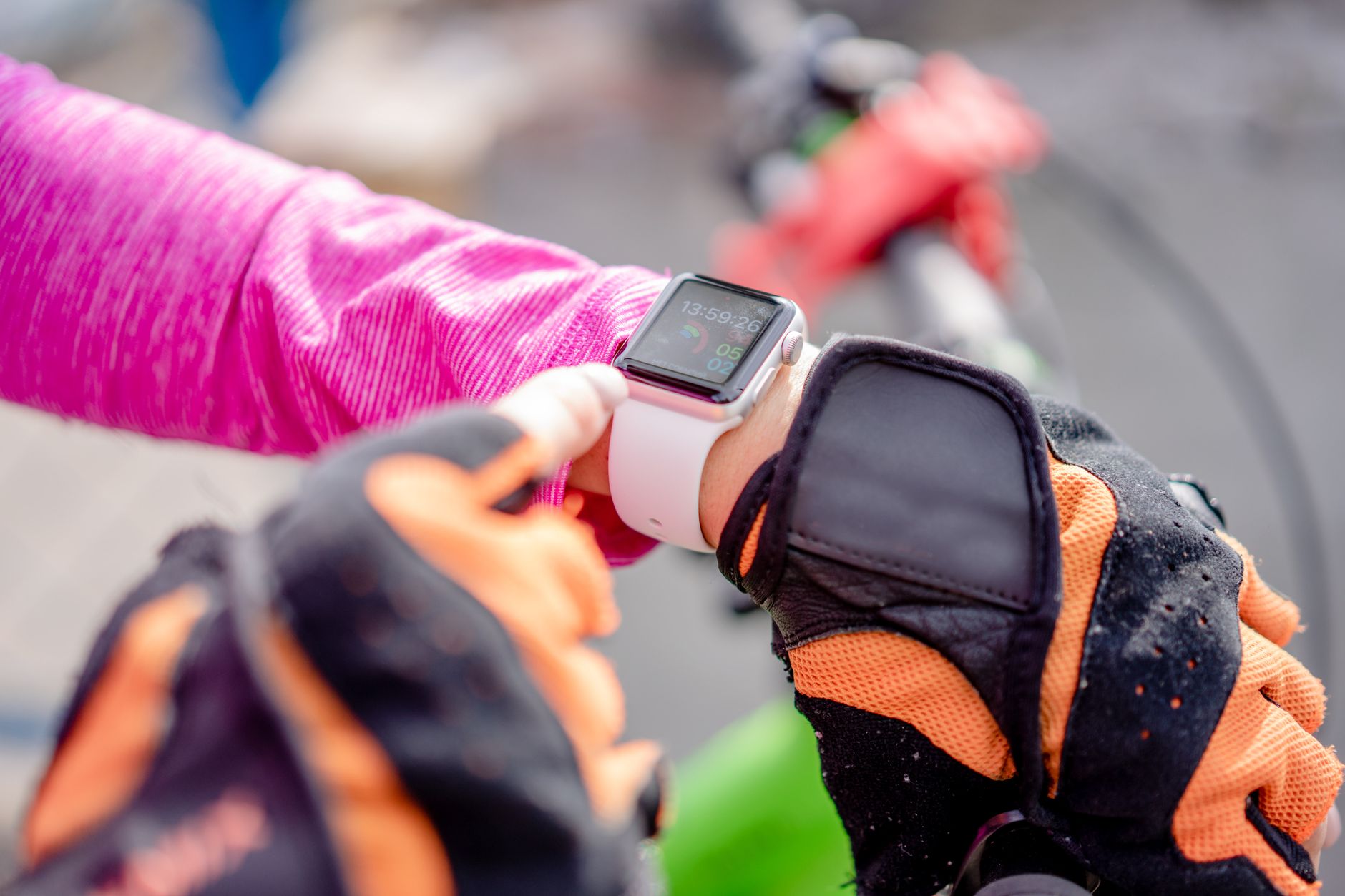 Smartwatch cellular GPS connectivity